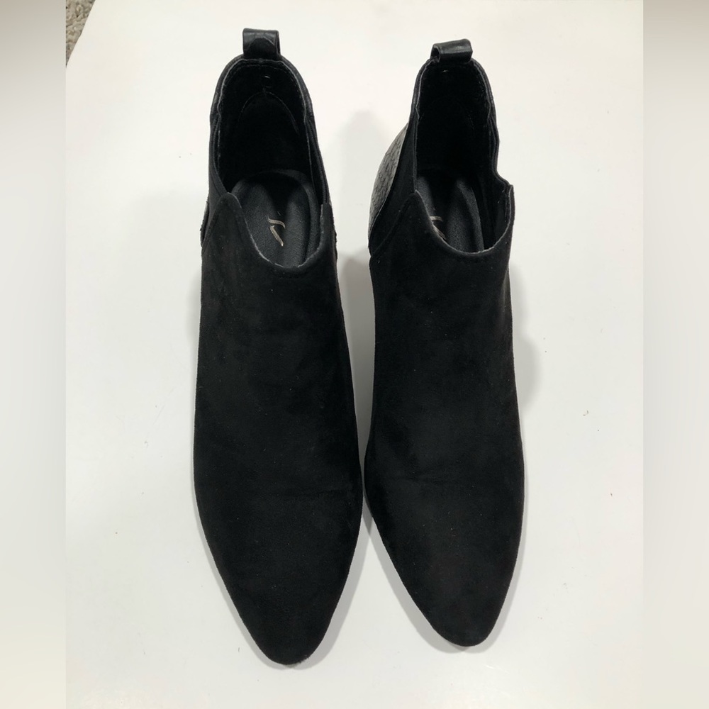 Simply Vera Black Chelsea Booties - Picture 2 of 10